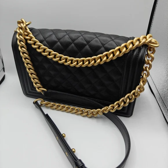 CHANEL Black and Gold Quilted Shoulder Bag - Picture 4 of 8